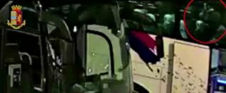 Copertina di Fiumicino, derubata del bagaglio mentre è a bordo di un pullman: polizia arresta borseggiatore seriale