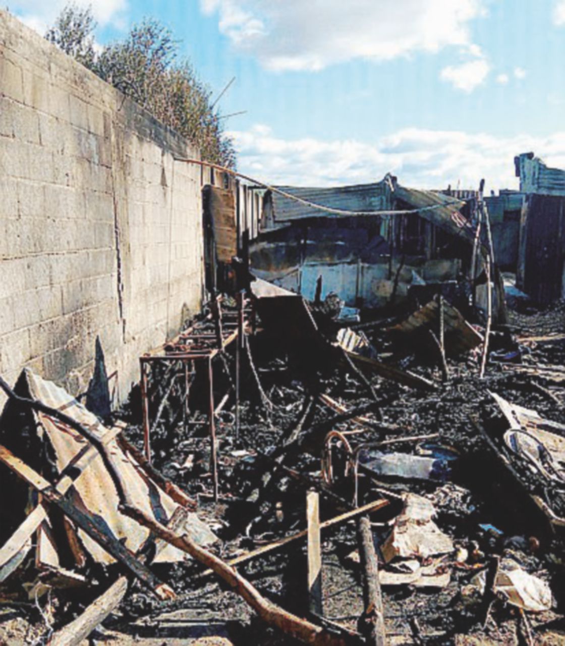 San Ferdinando, baracche al rogo e 40 braccianti stranieri trasferiti