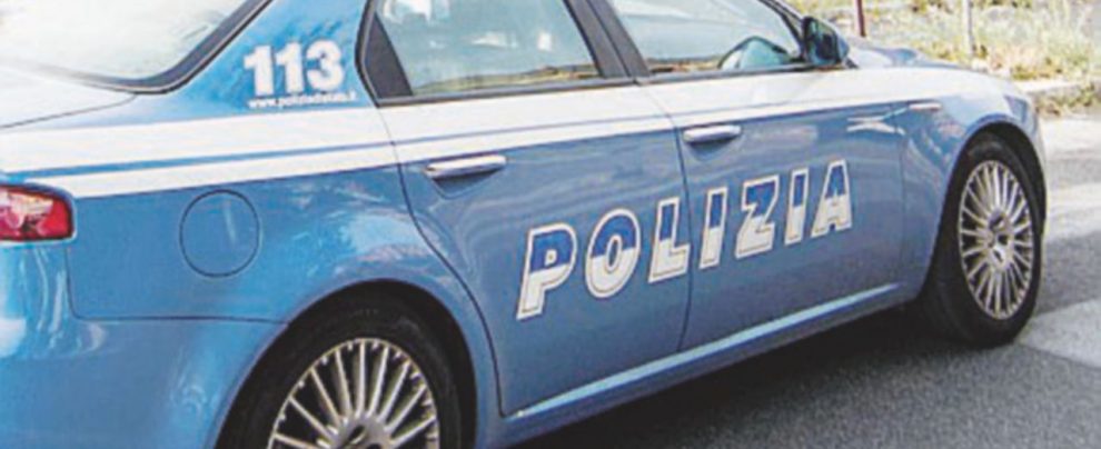 Sicurezza - Volante della polizia - Ansa Minorenne pestato a sangue da sei coetanei in pieno centro: aveva difeso una ragazza