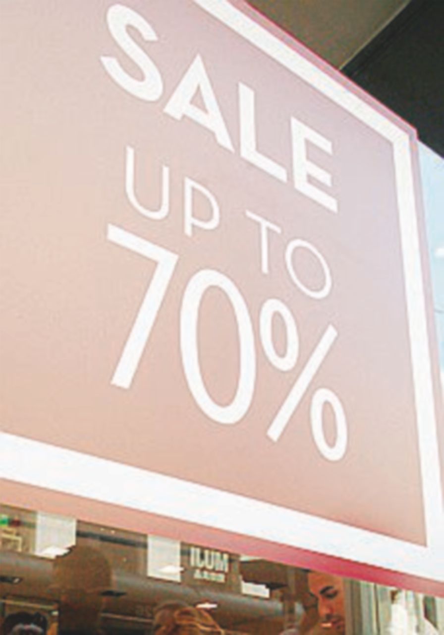 Saldi, ci sono le stime della Confcommercio: “Previsto calo del 7%”