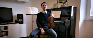 Copertina di Riparte il futuro, il violinista che deve scegliere tra Italia e Germania: “Vorrei restare, ma qui è difficile vivere di musica”