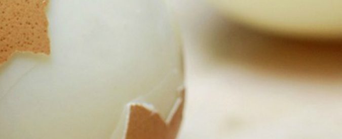 Uovo esplode dopo la cottura in microonde, ragazza di 19 anni perde la vista per alcuni giorni