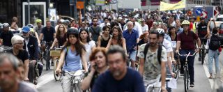 Copertina di Bari, il comune pagherà 25 euro al mese chi va al lavoro in bici: “Raddoppiare i mezzi in città nel 2019”
