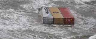 Copertina di Germania, nave cargo perde 270 container in mare durante una tempesta: “Contengono sostanze pericolose”