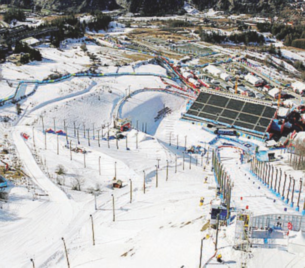 Copertina di Sauze d’Oulx, quattro indagati per la bimba morta sulla pista da sci: già coinvolti in caso simile