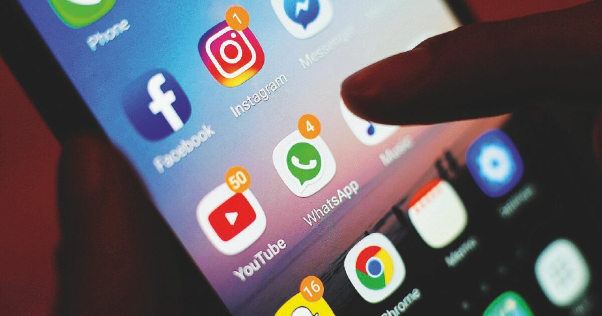 “Si è iscritto al cineclub a cui partecipo e ha iniziato a mandarmi foto del suo membro sessuale. Cosa devo fare?”: il dilemma di una ragazza