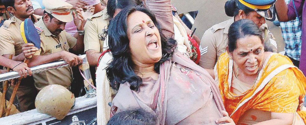La rabbia degli estremisti indù - Nuove proteste ieri nel Sud dell’India contro l’ingresso delle due donne nel tempio sacro - Ansa Bindu e Kanaka: non è solo una questione di donne