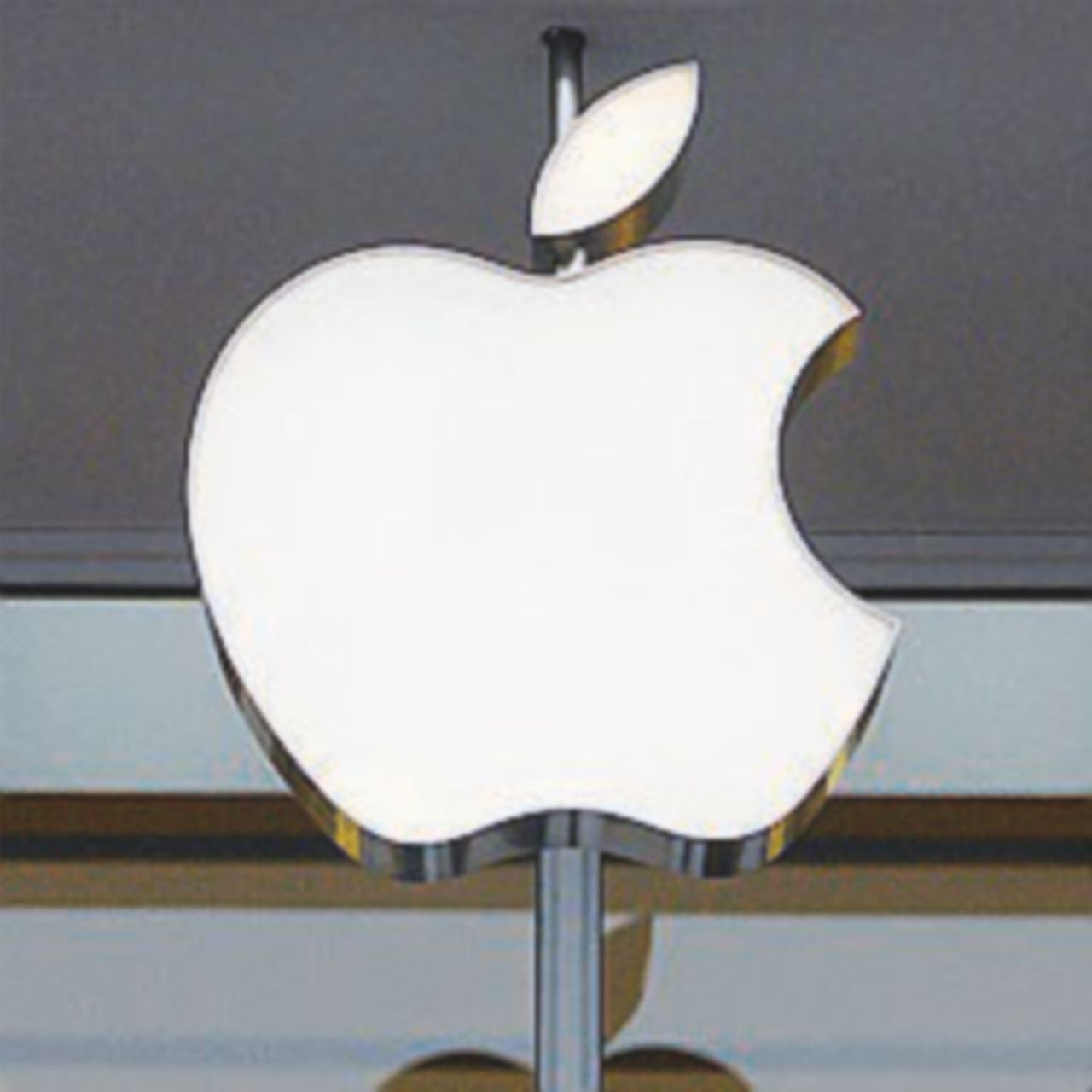 La Cina mette in crisi Apple: pochi iPhone e crollo in Borsa