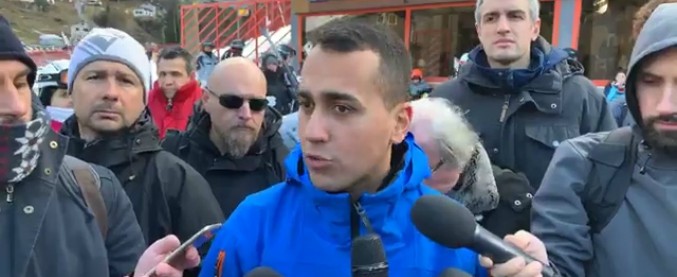 Copertina di Decreto Sicurezza, Di Maio: “Disagio nella maggioranza? M5s è a favore”. E ai sindaci: “Nessuna competenza su porti”