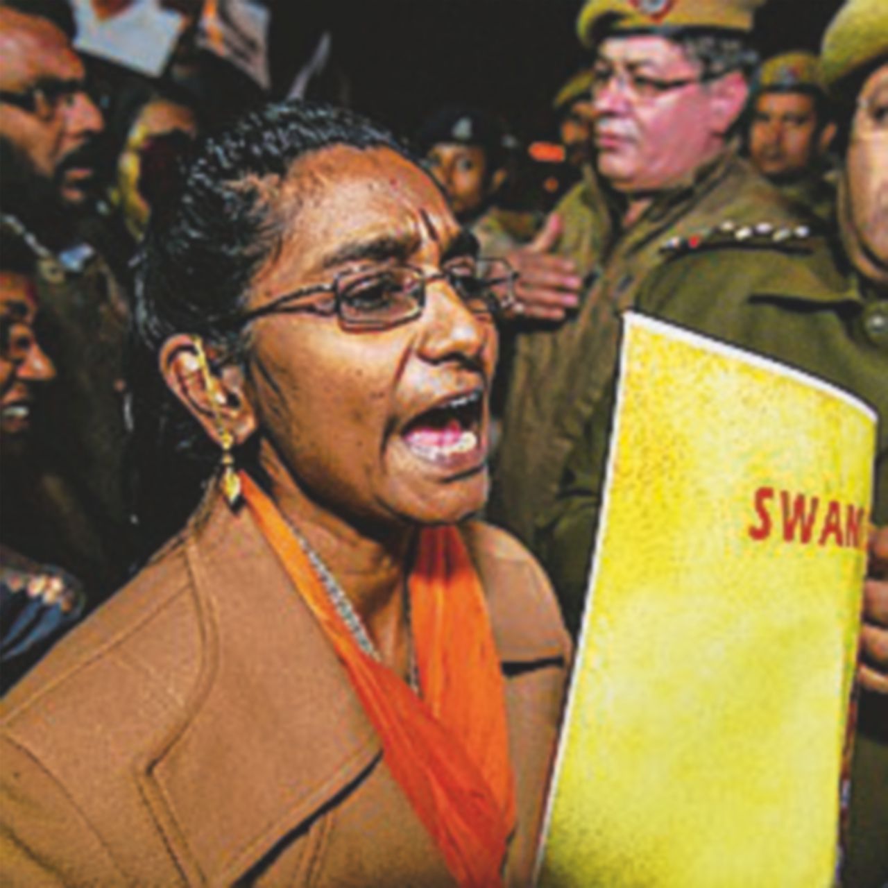 Senza più utero, è entrata anche Sasikala: ancora scontri in India