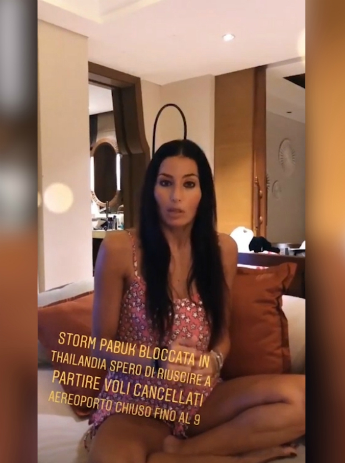 Copertina di Paura per Elisabetta Gregoraci: “Bloccata in Thailandia per la tempesta. Sono in albergo al sicuro, ma situazione non è bella”