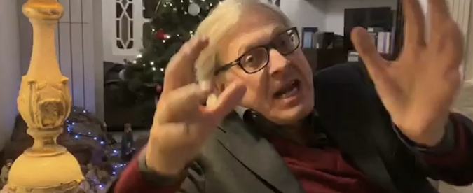 Copertina di Sgarbi scatenato contro Di Battista: “Sfrutti tuo figlio per crearti l’immagine del buon politico, mi fai cagare”