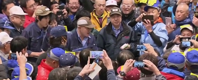 Copertina di Il “boss del sushi” si aggiudica un tonno per tre milioni di dollari: l’asta al mercato del pesce è da record