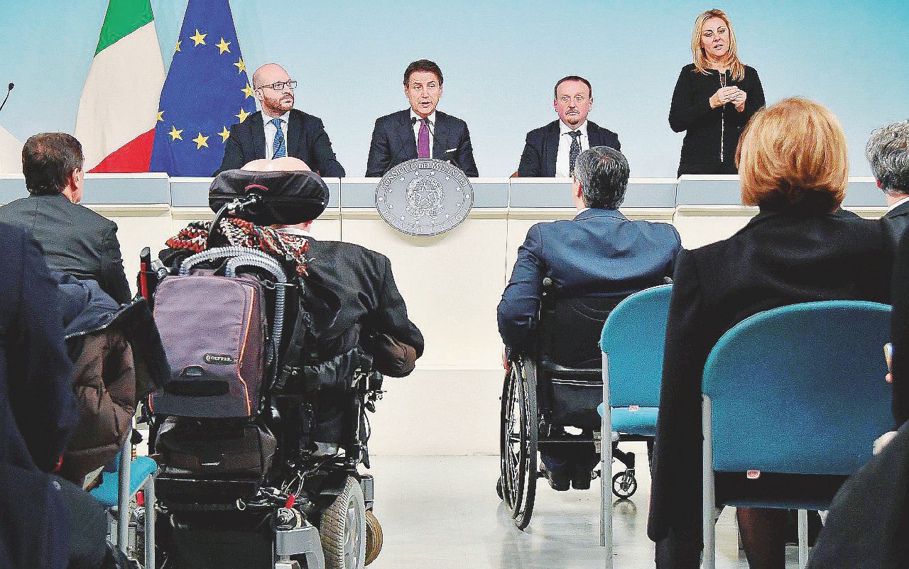 Copertina di Disabili e quote lavoro: ministeri fuorilegge – Noi familiari, contro ogni “invisibilità”