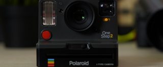 Copertina di Polaroid Originals One Step 2, la fotocamera a stampa “istantanea” per i nostalgici delle foto in stile anni ’80