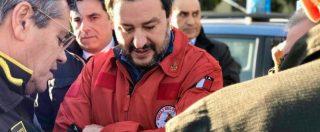 Copertina di Matteo Salvini, i Vigili del Fuoco denunciano il ministro per ‘porto abusivo di divisa’. Lui: “Continuerò a farlo”
