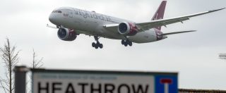 Copertina di Londra, sospese per un’ora partenze da Heathrow: “Drone nello spazio aereo”