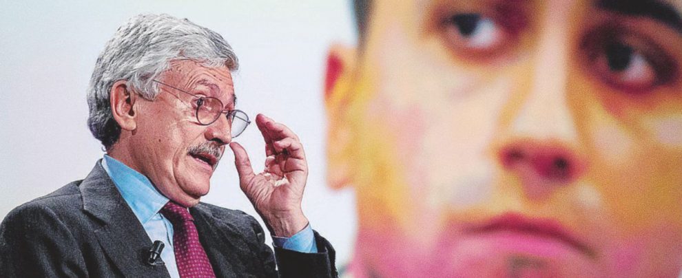 Le settimane dei due forni - Massimo D’Alema, 69 anni. Sullo sfondo, il vicepremier Luigi Di Maio - LaPresse D’Alema: “Il Pd doveva dare l’appoggio esterno ai 5Stelle”