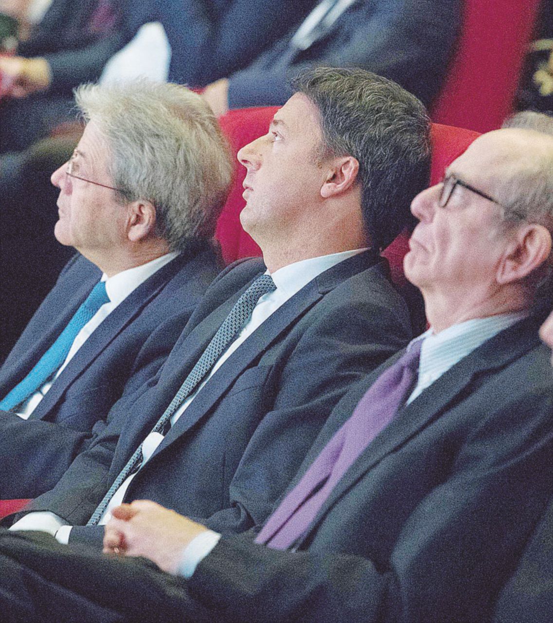 Trio - Da sinistra, Paolo Gentiloni, Matteo Renzi e Pier Carlo Padoan - Ansa Carige, azionisti già azzerati e obbligazionisti salvi: i paragoni col passato