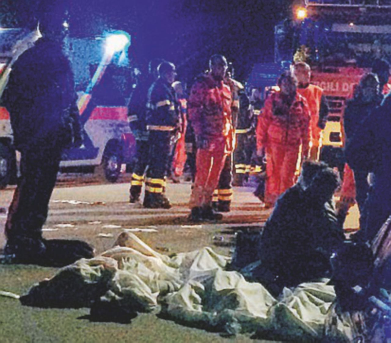 La mamma di un 16enne morto nella discoteca “Sfera Ebbasta, hai sei vittime sulla coscienza La mamma di un 16enne morto nella discoteca “Sfera Ebbasta, hai sei vittime sulla coscienza