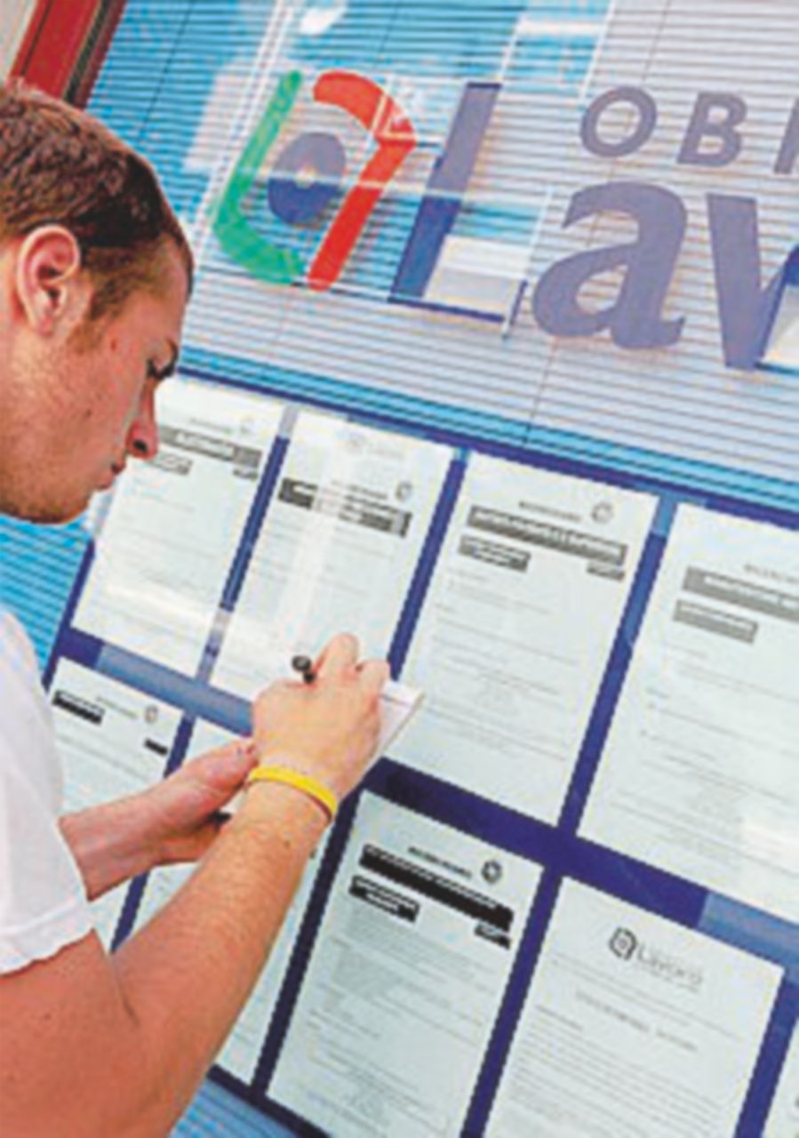 Istat, stessi occupati ma aumentano i contratti stabili