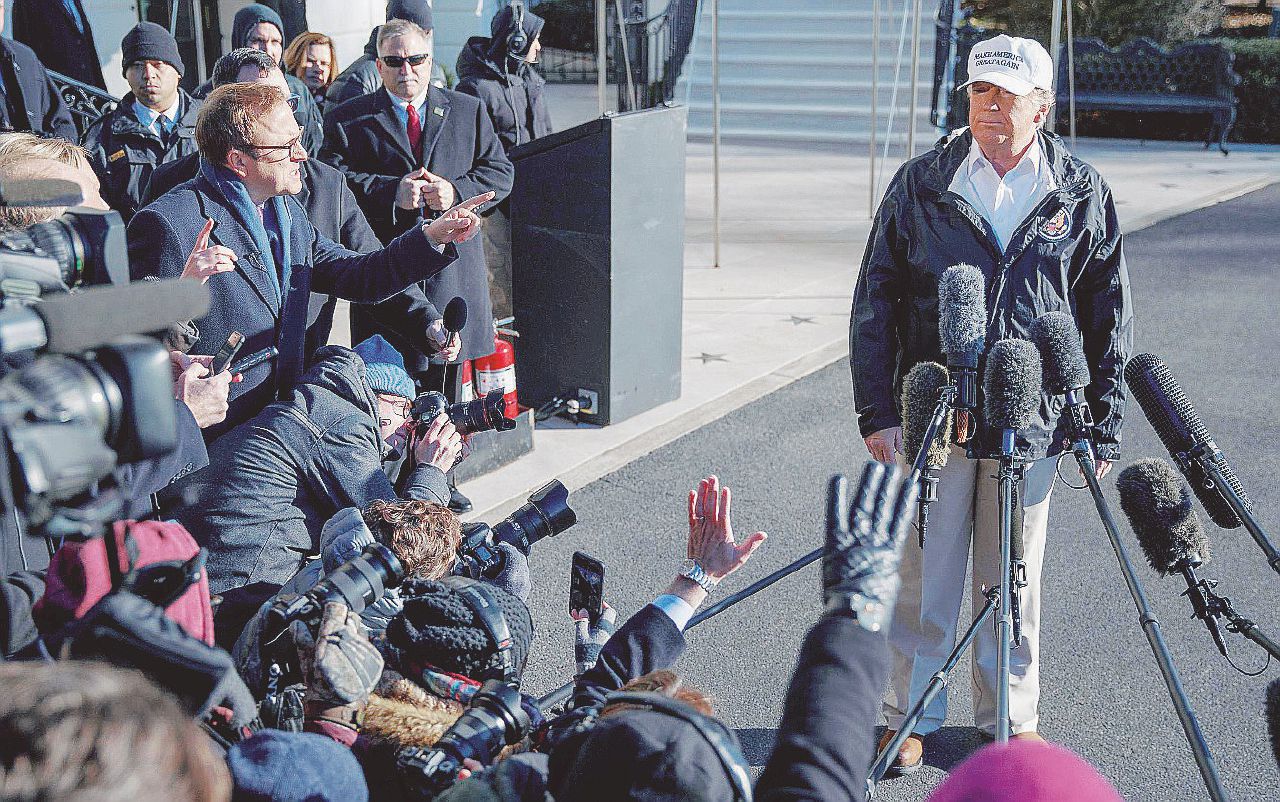 Trump alla frontiera minaccia l’emergenza