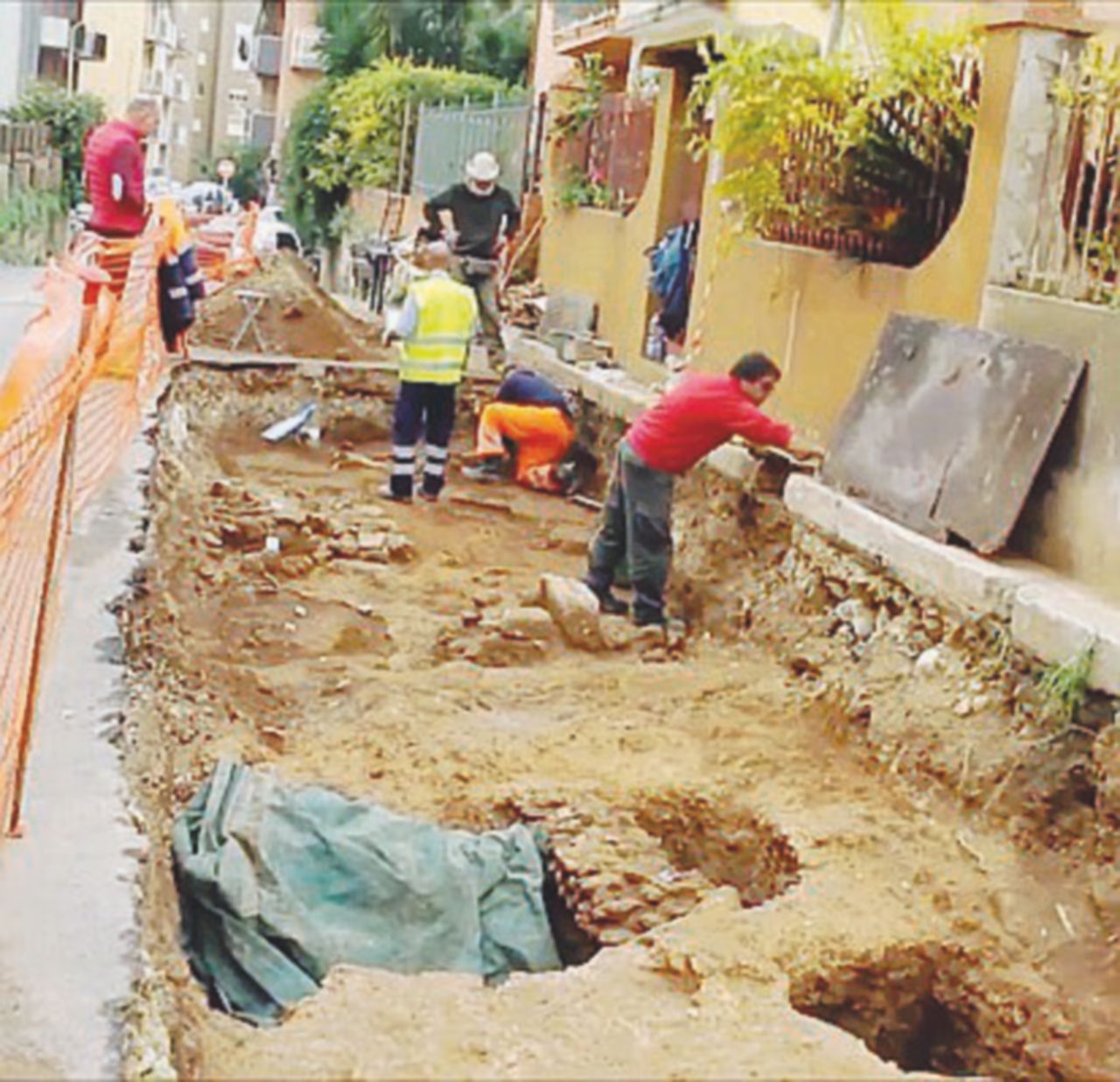 La necropoli a Gela Una necropoli sotto il cemento del centro, ma il suo destinoè segnato: sarà riseppellita
