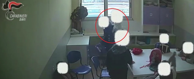 Copertina di Bari, bambini autistici legati alla sedia con le bocche tappate: le immagini di botte e insulti in un centro di riabilitazione