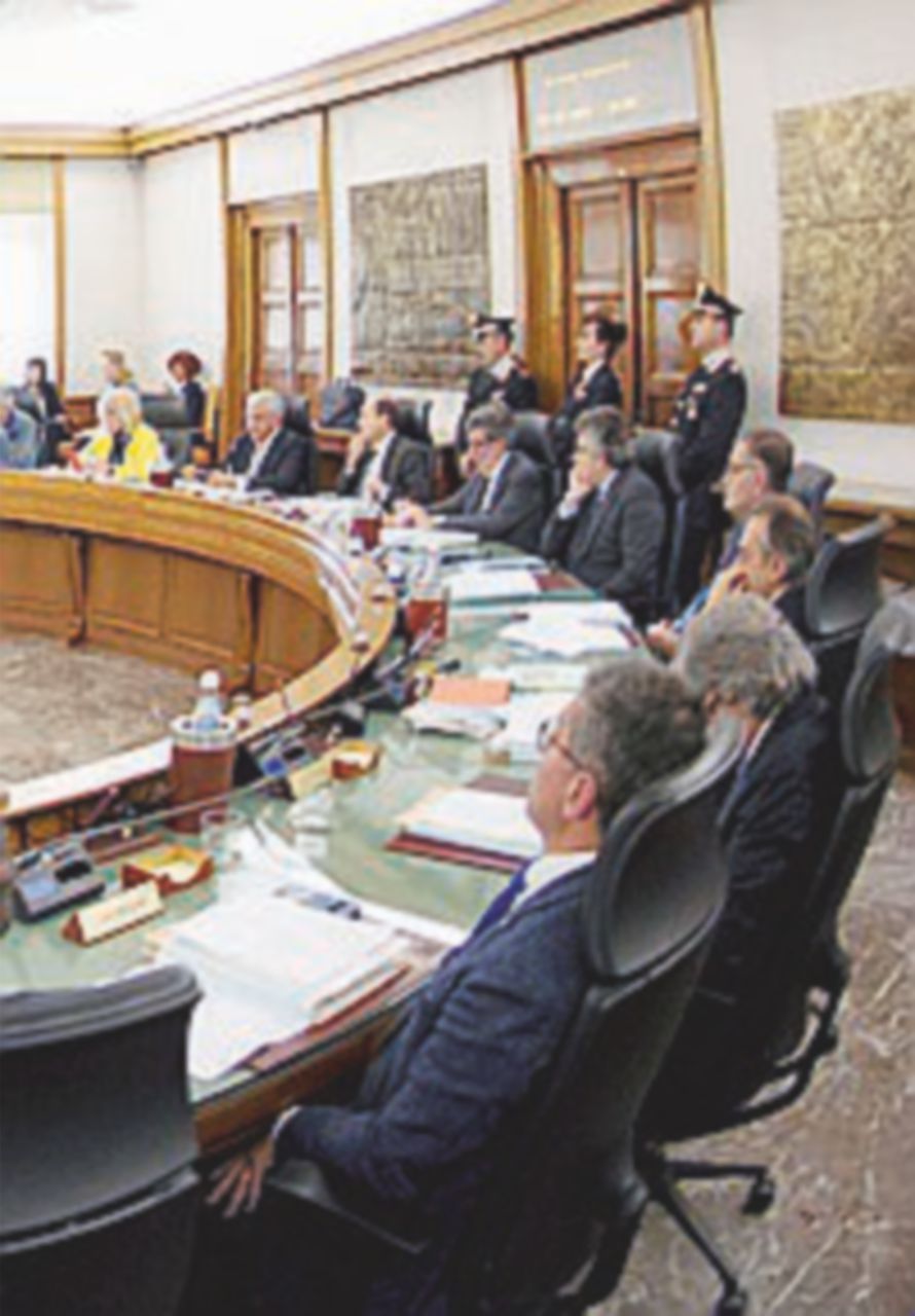 Per il via libera dal plenum vanno accertati gli incarichi fuori ruolo