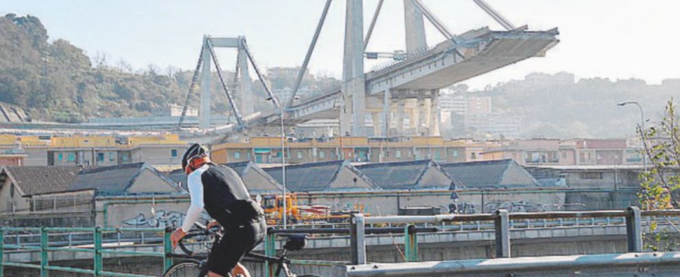 43 morti - Il ponte Morandi sul Polcevera, a Genova, è crollato il 14 agosto scorso - Ansa Ponte Morandi, pagano i Benetton (per ora)