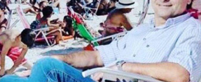 Battisti arrestato, Salvini esulta sui social tra tiramisù e la foto di Paris Match sulla spiaggia di Rio