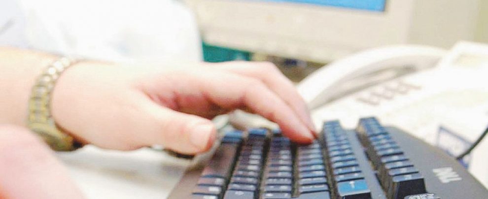 Aiuto, la tastiera - Dietro a quei tasti è celato il “nostro” mondo, oscuro anche a noi stessi - Ansa Come distruggere un uomo: recuperare un fine-lavori sul web