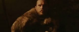 Copertina di Game of Thrones 8, i fratelli Stark pronti per la battaglia finale: il primo teaser nella cripta del castello natio di Winterfell