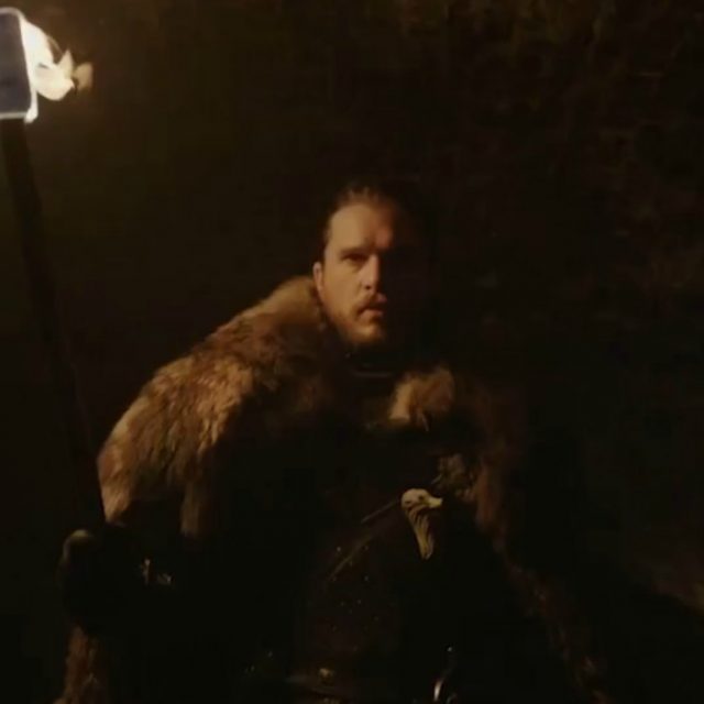 Game of Thrones 8, i fratelli Stark pronti per la battaglia finale: il primo teaser nella cripta del castello natio di Winterfell