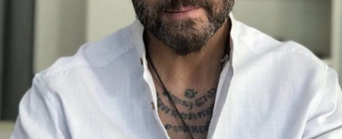 Striscia la Notizia, Edoardo Stoppa e la sua troupe aggrediti a coltellate a Battipaglia