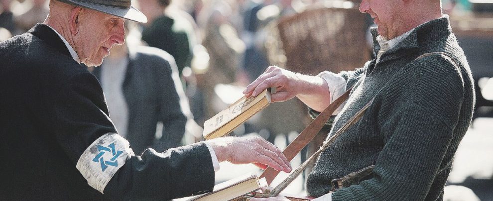 Dal libro allo schermo - Nel 1999 l’Unesco ha incluso l’archivio “Oyneg Shabes” (nome della compagnia dei 60 studiosi) nella “Memoria del Mondo” Nel ghetto la Storia la scrivono i vinti