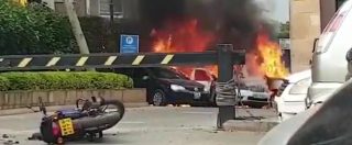 Copertina di Kenya, assalto all’hotel: gli spari, le persone in fuga e le auto in fiamme. Le prime immagini dell’attacco terroristico