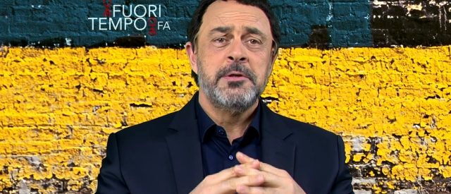 Crozza: “Salvini è l’Arturo Brachetti del Viminale”. Poi indossa i panni del ministro: “Un bacione agli artigiani della Finanza”