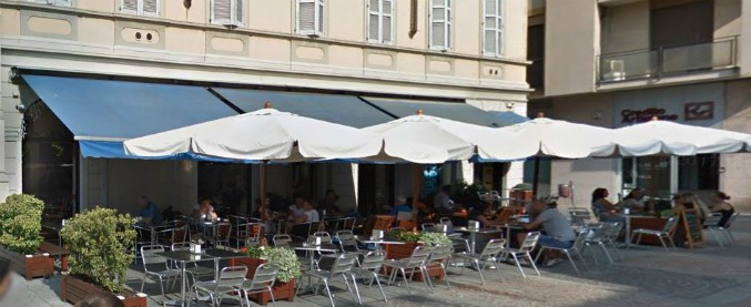 Caffé Zucchi a Monza, fa recensione negativa su Google, gestore lo rintraccia e lo insulta: “Non tollero culattoni e froci”