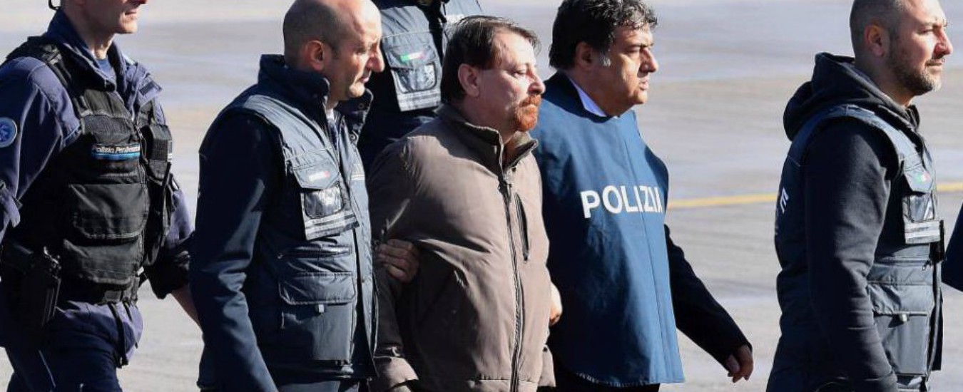 Cesare Battisti in carcere: “Sono malato, sono cambiato”. Poliziotti: “Tradito dalle passeggiate. Ha detto che siamo stati bravi”