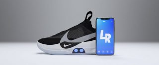 Copertina di Nike Adapt BB, le scarpe auto allaccianti che si regolano con l’app