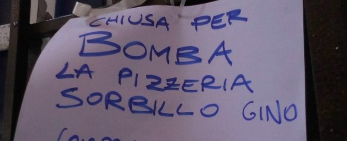 Bomba contro la pizzeria Sorbillo, un attacco a Napoli e ai suoi figli giusti