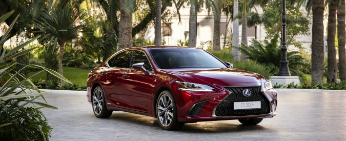 Copertina di Lexus ES 300h, la prova de Il Fatto.it – Il lusso del silenzio – FOTO