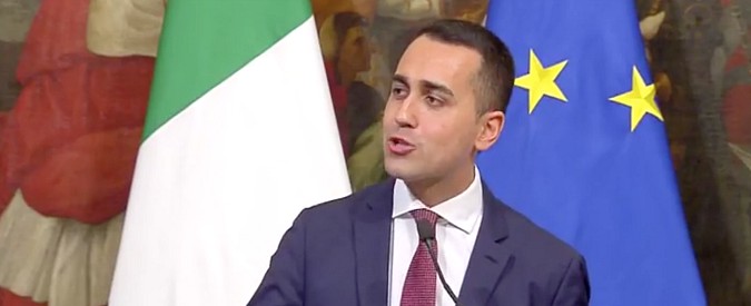 Copertina di Reddito di cittadinanza, Di Maio presenta i dettagli del provvedimento: “Non è assistenzialismo. Ci sono norme anti-divano”