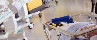 Copertina di Medico salva la vita a una bimba nata dopo 12 ore in sala parto, poi muore d’infarto