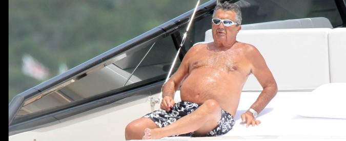 De Benedetti rischia multa da 36 milioni: “Una sua società non ha dichiarato yacht con bandiera di Cayman da 120 milioni”