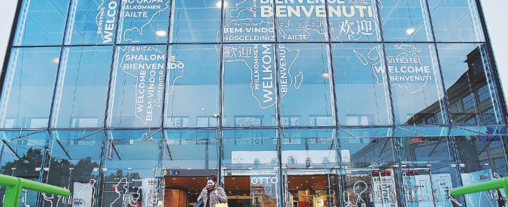 Tutto da sfogliare - Appalti pilotati e spese pazze, nel mirino la gestione del Salone del libro di Torino - LaPresse Salone del Libro, chiusa l’indagine. Rischia il processo anche l’ex sindaco Piero Fassino