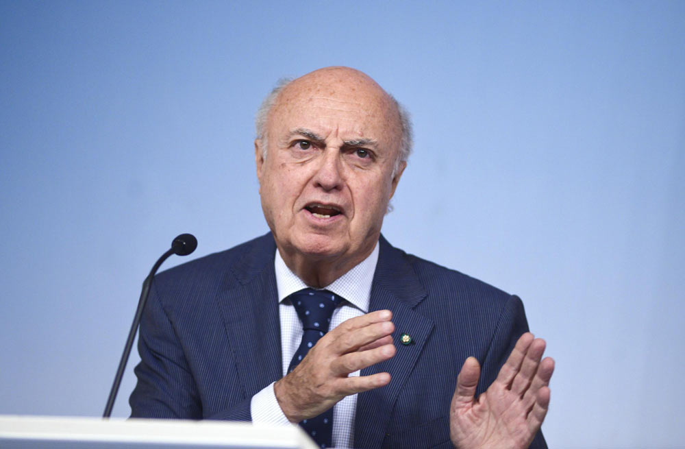 Berlusconi candidato alle europee, l’ideologo di Forza Italia Giuliano Urbani: “L’Italia non gli crede più, sarà un fallimento totale”