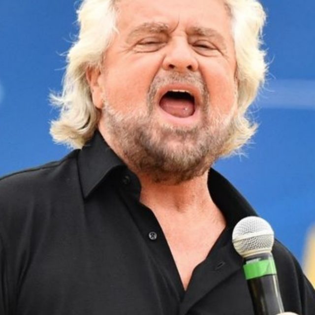 “C’è Grillo”, flop dello show con Beppe Grillo su Rai2: fa solo il 4,3% di share. Freccero: “Battuto da Di Maio”