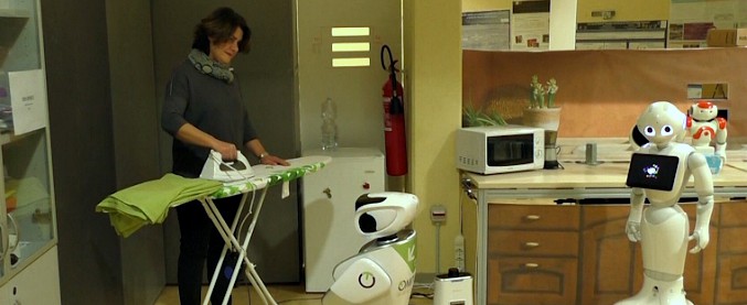 Copertina di Accudiscono anziani e aiutano i malati, ecco i robot sviluppati da un team della Campania: “Rilevano anche stati d’animo”